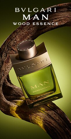 Parfum Bvlgari Man Wood Essence, flacon verde cu design elegant din lemn